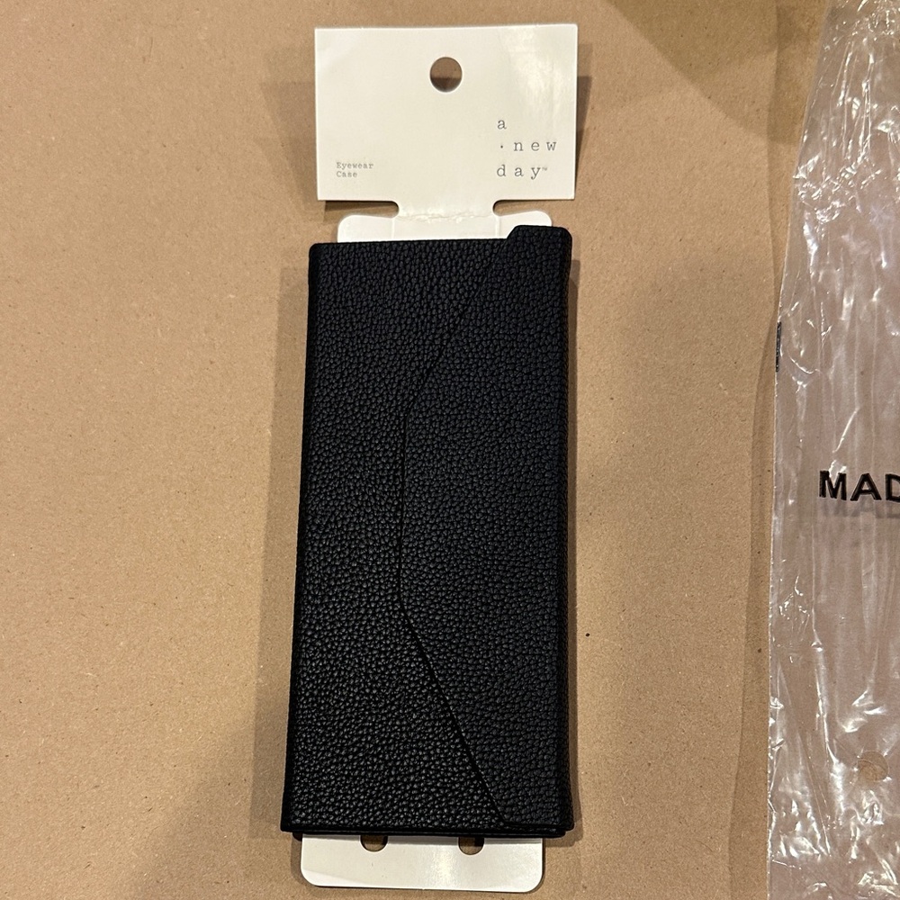 A New Day Elegant Black eyeglass case